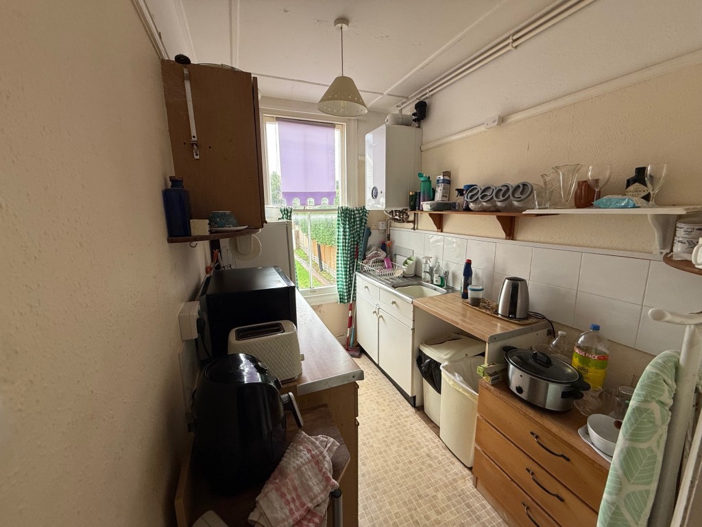 Lot: 152 - PAIR OF FLATS FOR INVESTMENT - Kitchen of first floor flat